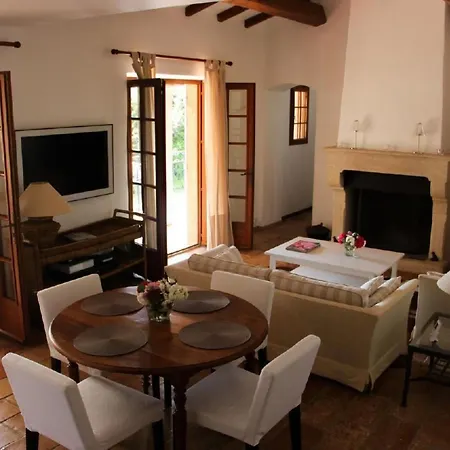 Сasa de vacaciones Charmante Mit Pool Und Golfplatz By Interhome