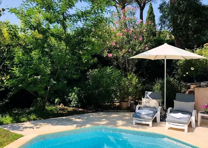 Holiday home Charmante Mit Pool Und Golfplatz By Interhome *